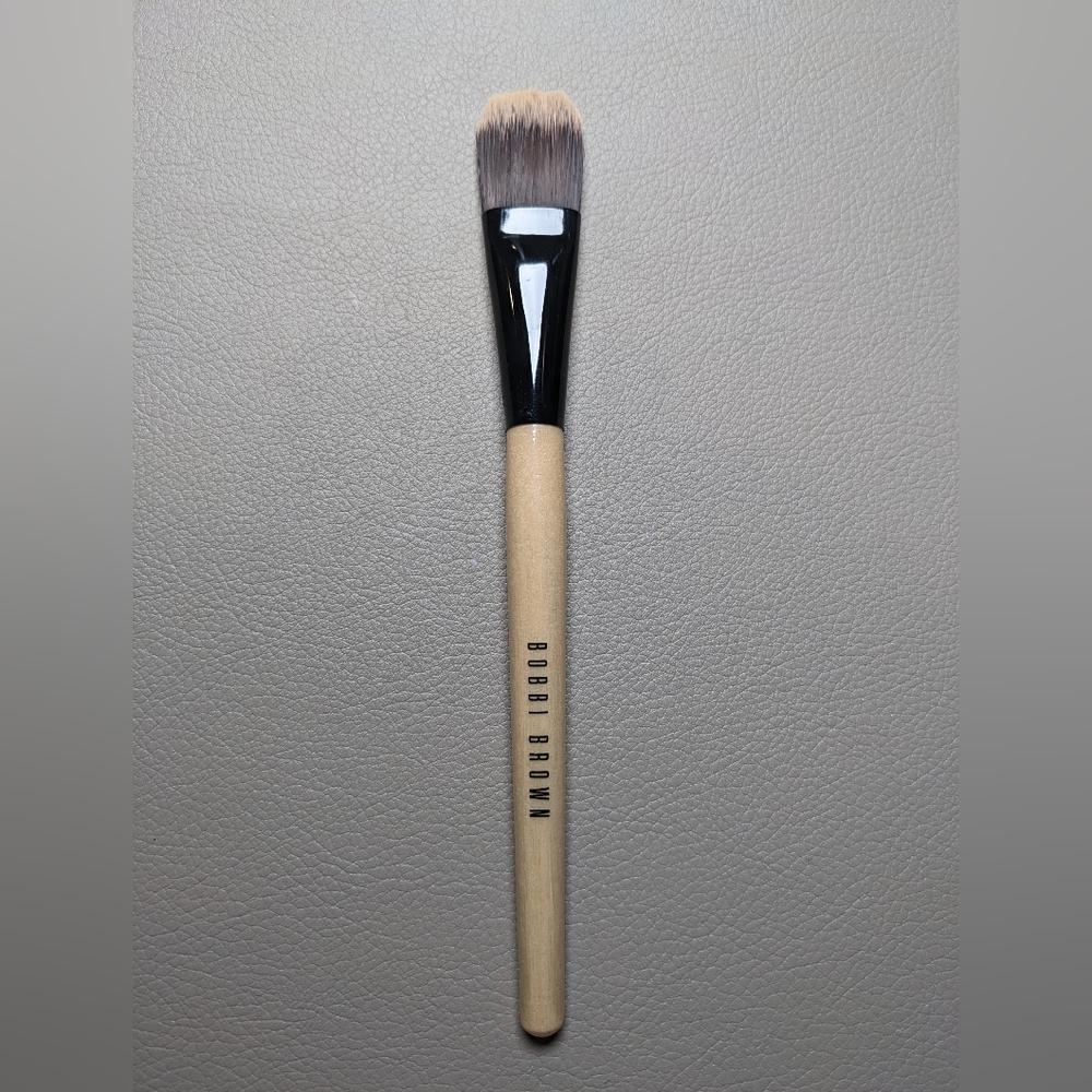 Bobbie Brown Foundation Brush
